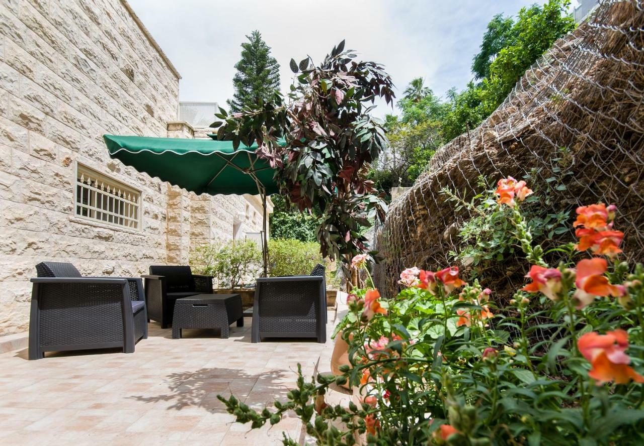 Casa De Aharon Apartments Haifa Exterior photo